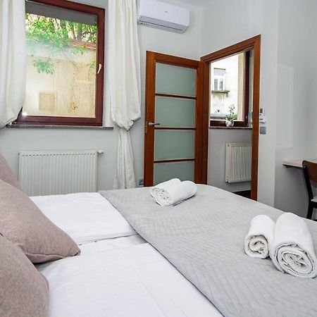 Inpoint 2-Bedrooms Apartment With Private Garden And Free Parking Krakow Luaran gambar