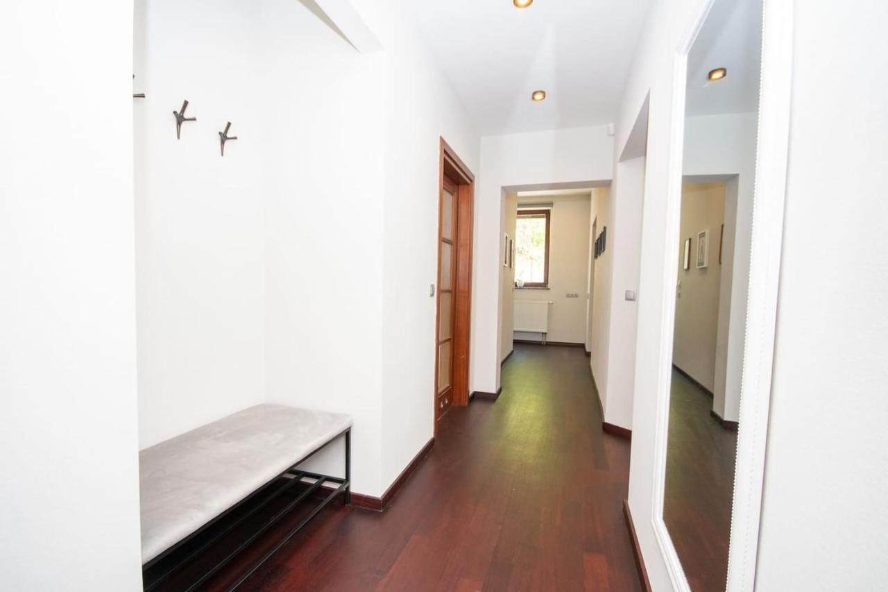 Inpoint 2-Bedrooms Apartment With Private Garden And Free Parking Krakow Luaran gambar