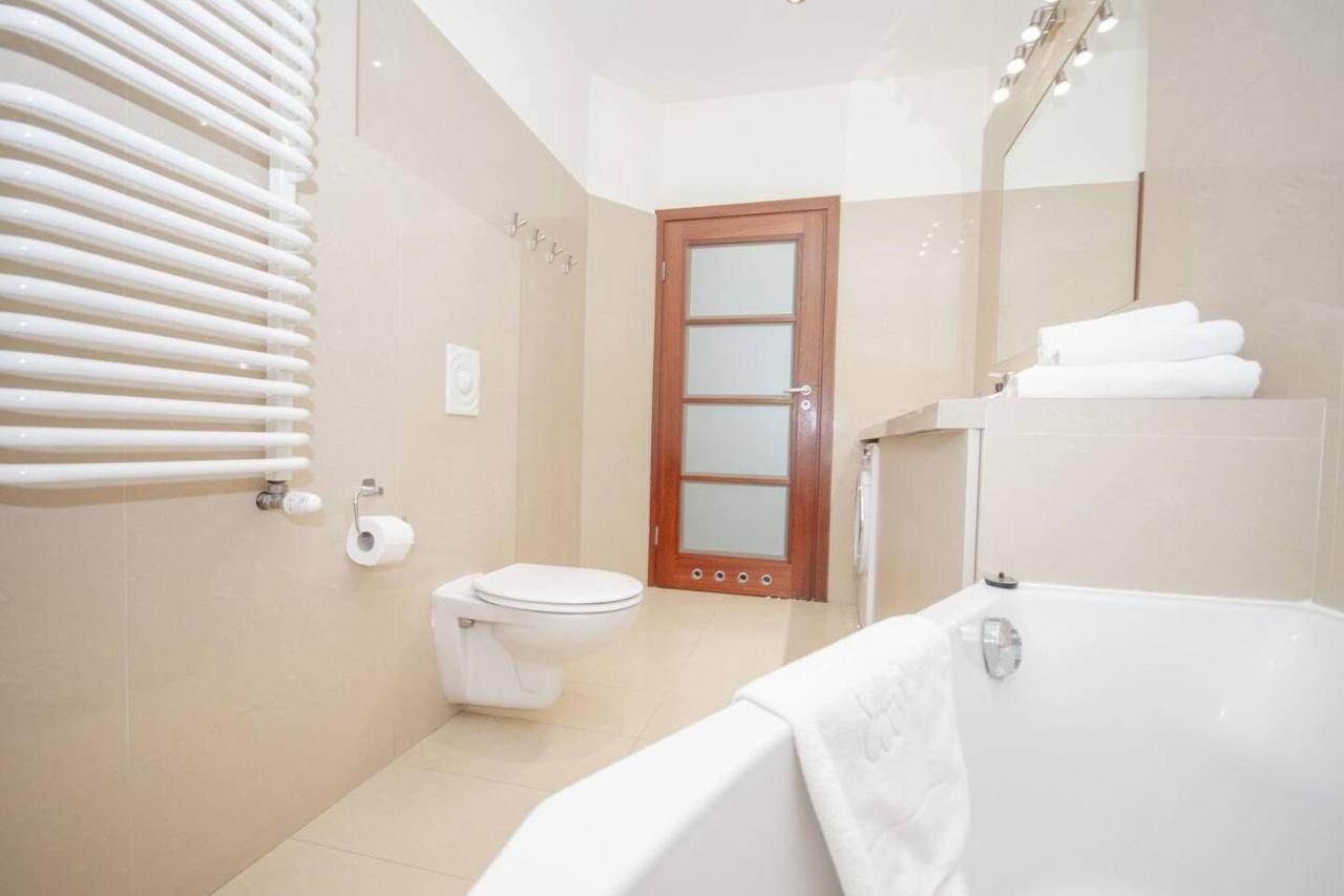 Inpoint 2-Bedrooms Apartment With Private Garden And Free Parking Krakow Luaran gambar
