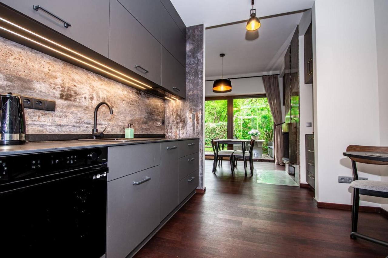 Inpoint 2-Bedrooms Apartment With Private Garden And Free Parking Krakow Luaran gambar