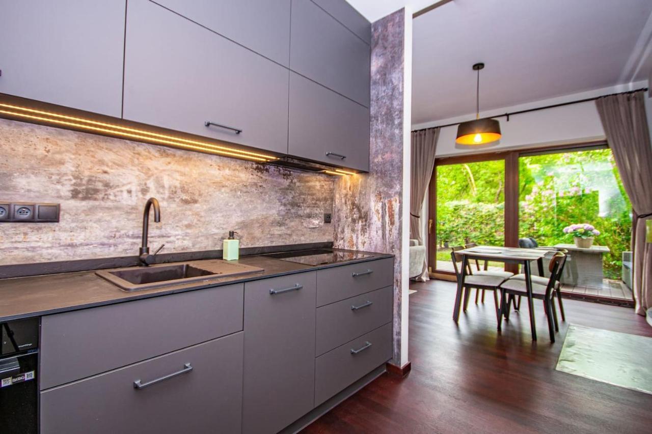 Inpoint 2-Bedrooms Apartment With Private Garden And Free Parking Krakow Luaran gambar