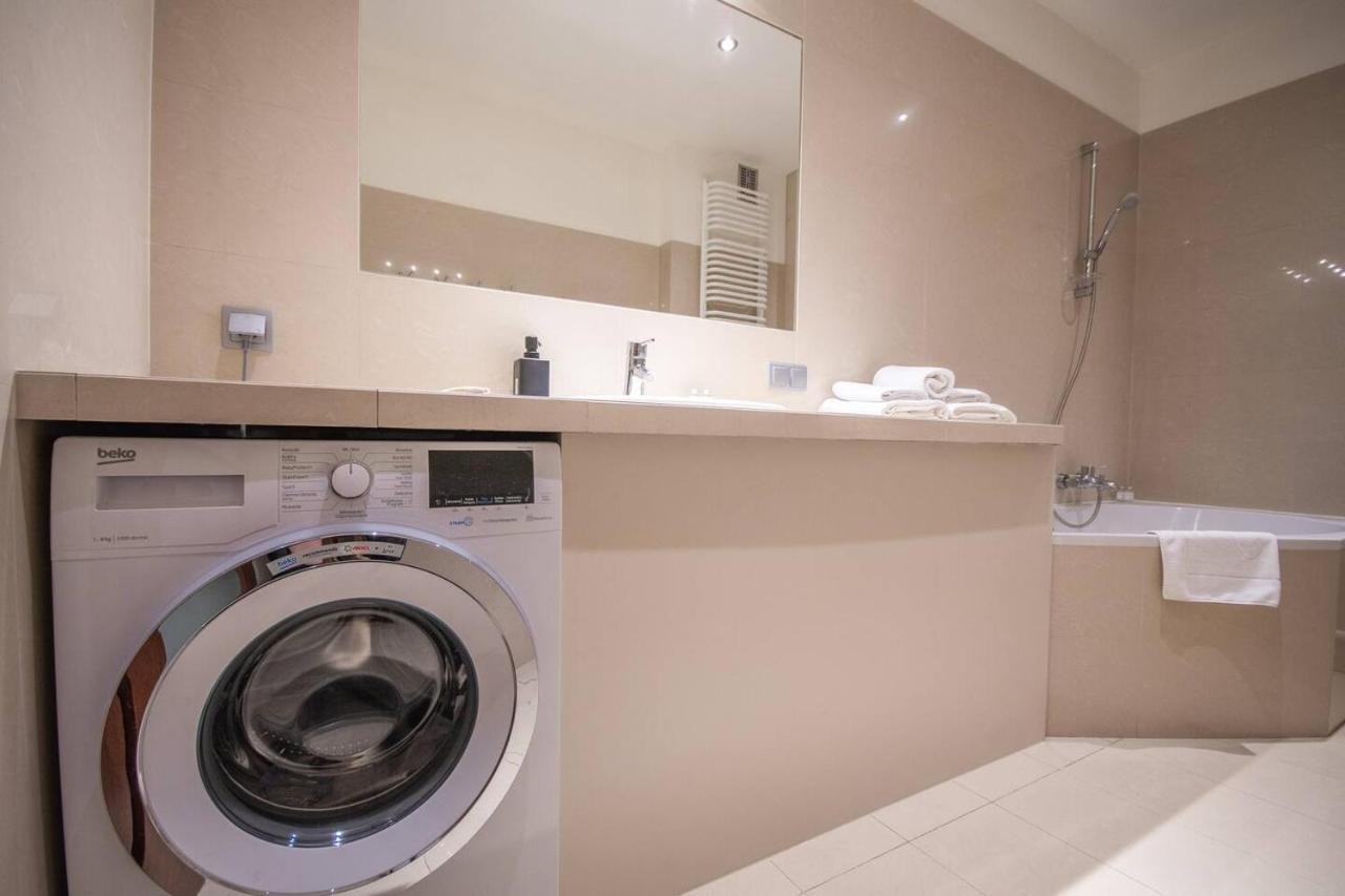 Inpoint 2-Bedrooms Apartment With Private Garden And Free Parking Krakow Luaran gambar